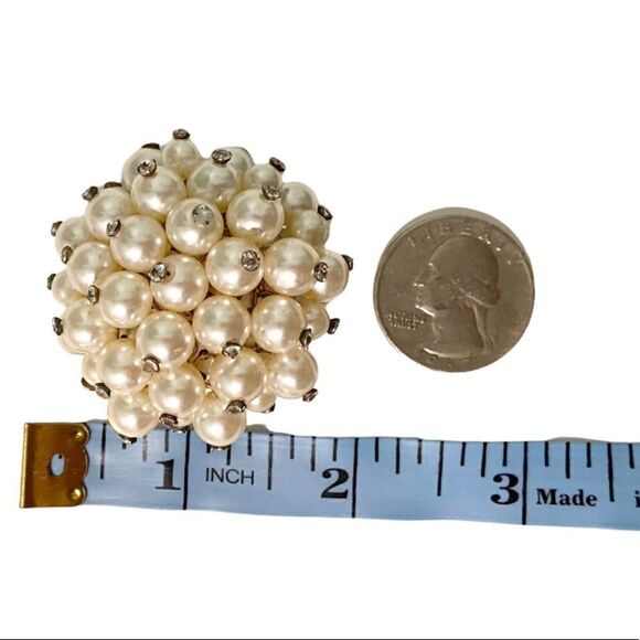 Vintage Style Classic Pearl Cluster  Clip Earrings - Picture 6 of 6